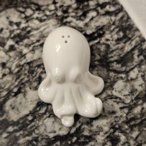 white ceramic‎ octopus shaker